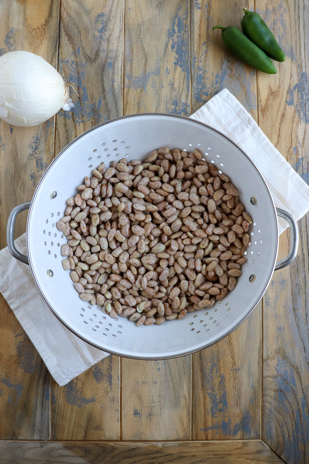 dried pinto beans in colander