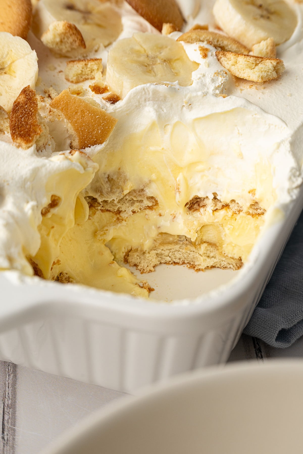 A close up showing thick layers of fresh fruit, creamy vanilla pudding, and softened cookies.