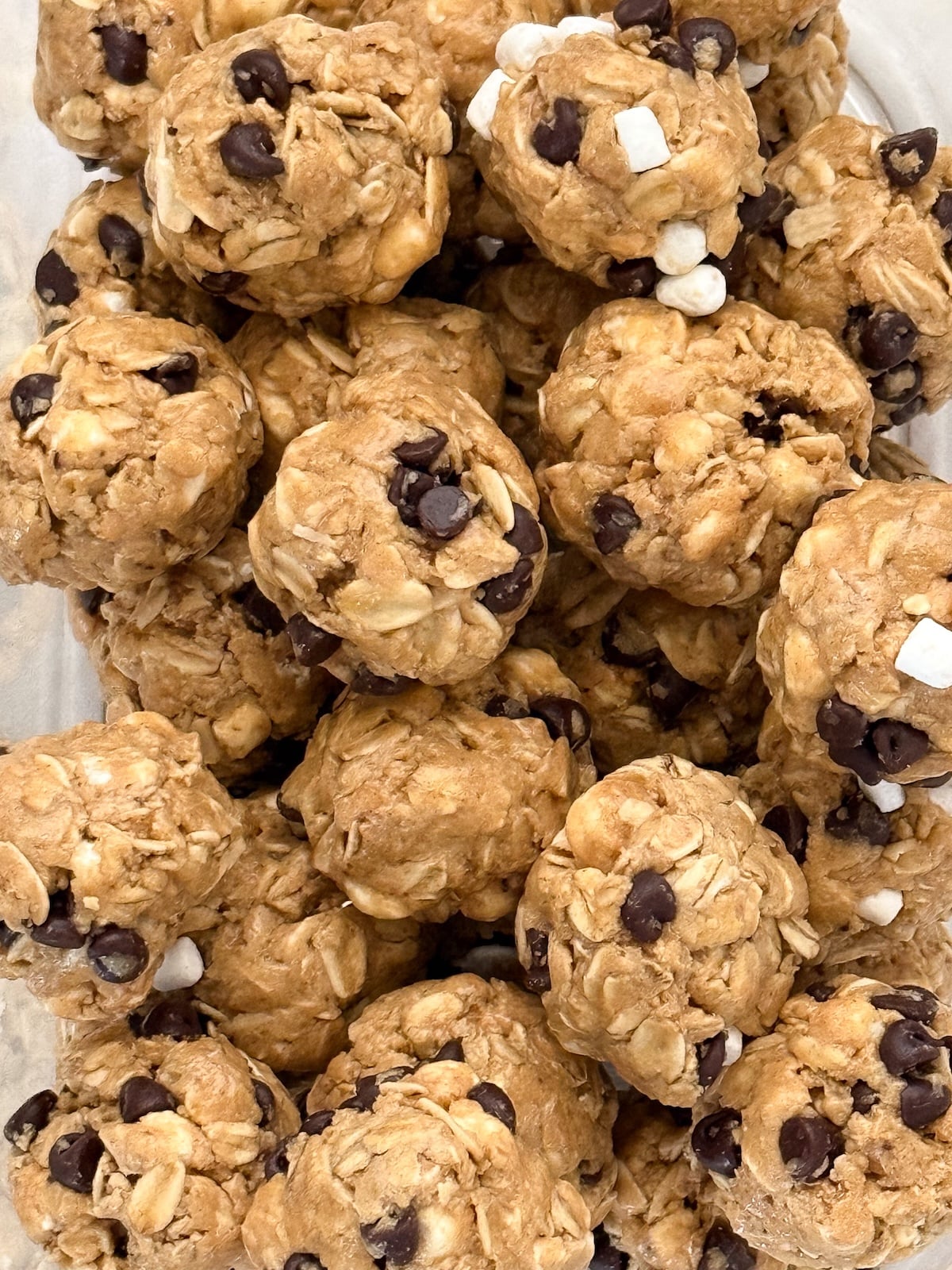 Chilled s'mores energy bites shaped into 1-inch round balls.